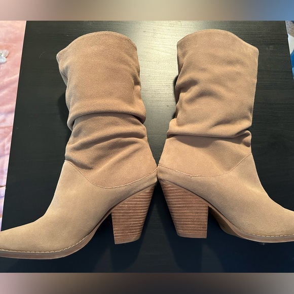 Jane and the Shoe Lisa Bootie - Picture 10 of 15